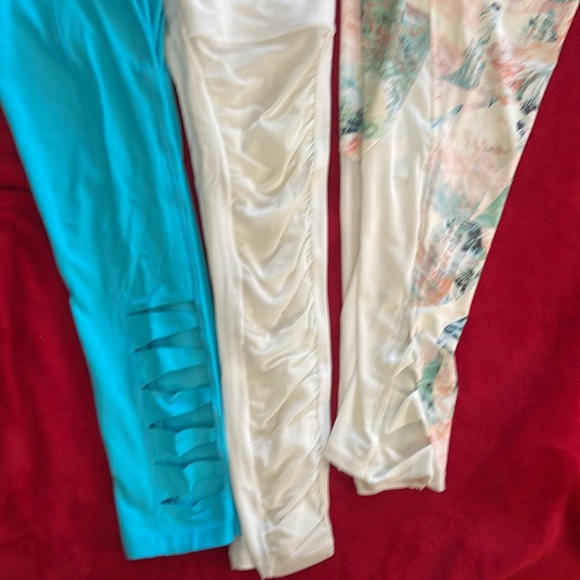 3 pair of 3/4 leggings Abs/RBX/forever21 all size large - Picture 2 of 5